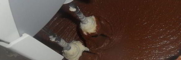 шоколадный чизкейк с кокосовыми вафлями и черносливом