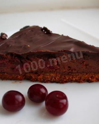 Шоколадный чизкейк с вишней