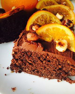 Апельсиновый кекс с шоколадом и лесными орехами