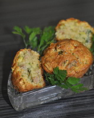 Ароматные кабачковые кексы с ветчиной