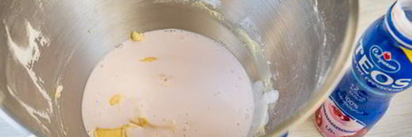 йогуртовые вишневые кексики с шоколадной крошкой