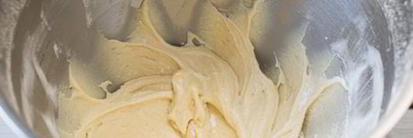 йогуртовые вишневые кексики с шоколадной крошкой