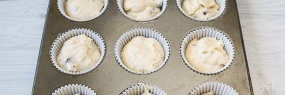 йогуртовые вишневые кексики с шоколадной крошкой