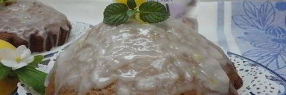 кекс с бергамотом под лимонной глазурью