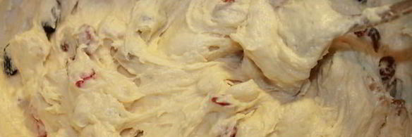 кекс с изюмом и цукатами