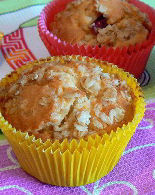 Кексы со сливой и штрейзелем