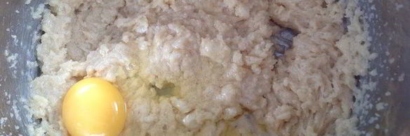 кофейный кекс с черникой, ежевикой и кардамоном