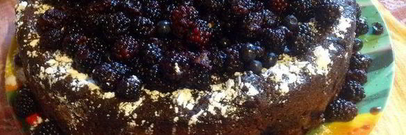 кофейный кекс с черникой, ежевикой и кардамоном