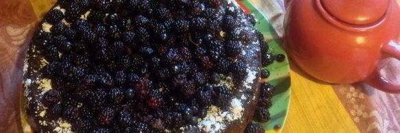 кофейный кекс с черникой, ежевикой и кардамоном