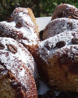 Кофейный кекс с вишней