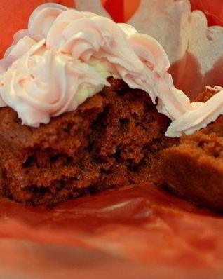 Красные бархатные капкейки