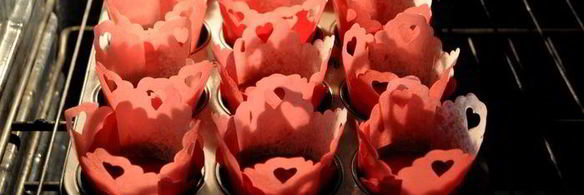 красные бархатные капкейки