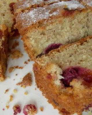 Миндальный кекс с вишней