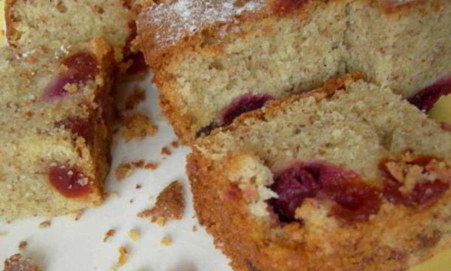 Рецепт миндального кекса с вишней