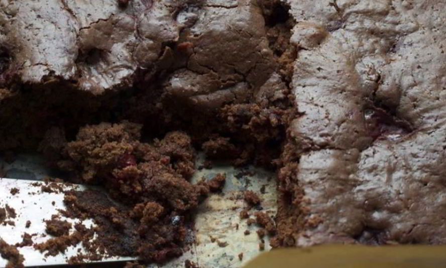 Рецепт шоколадного фондана с вишней