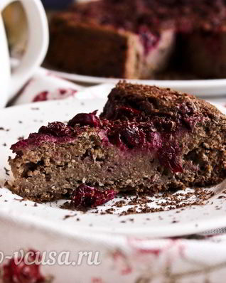 Шоколадный кекс с вишней