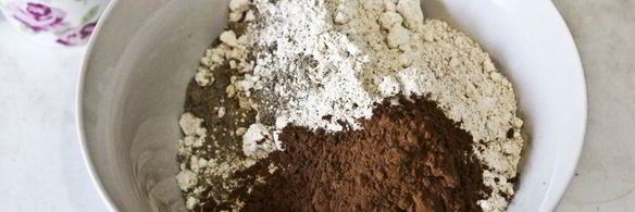 шоколадный кекс с вишней