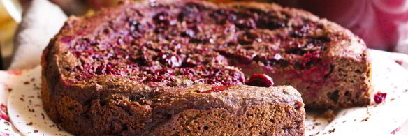 шоколадный кекс с вишней