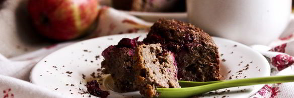 шоколадный кекс с вишней