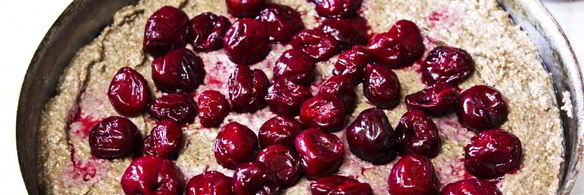 шоколадный кекс с вишней