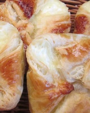 Хачапури из слоеного теста