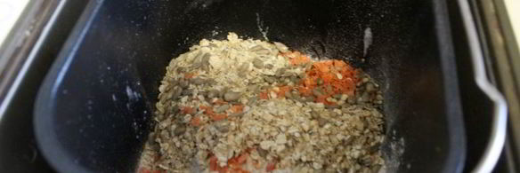 бездрожжевой многозерновой хлеб с семечками и цукатами