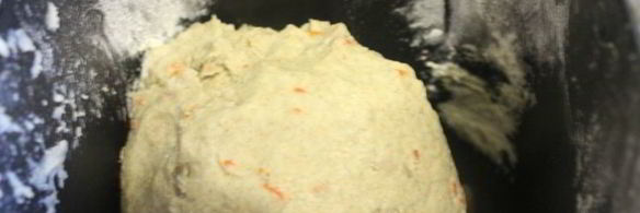 бездрожжевой многозерновой хлеб с семечками и цукатами