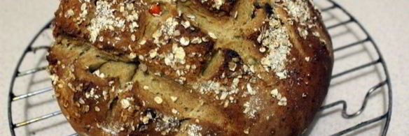 бездрожжевой многозерновой хлеб с семечками и цукатами