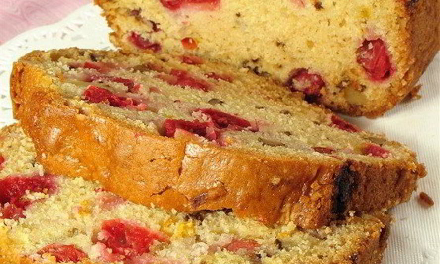 Рецепт быстрого кукурузного хлеба с клюквой и орехами