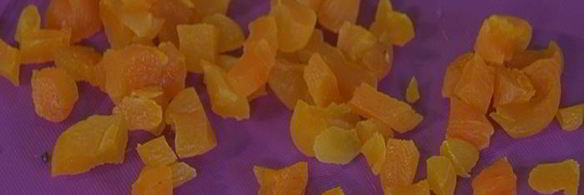 домашний хлеб с отрубями, изюмом и курагой