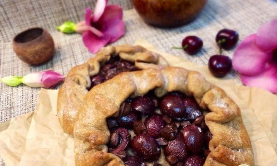 Рецепт галет с черешней и горьким шоколадом