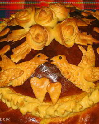 Каравай круглый сладкий дрожжевой хлеб