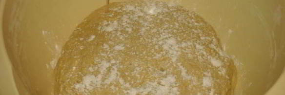 каравай круглый сладкий дрожжевой хлеб