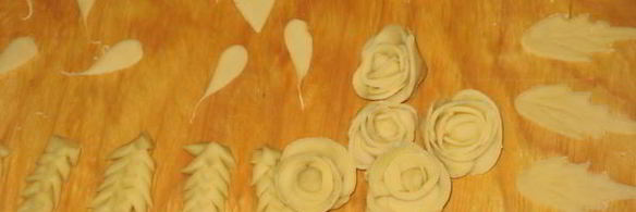 каравай круглый сладкий дрожжевой хлеб