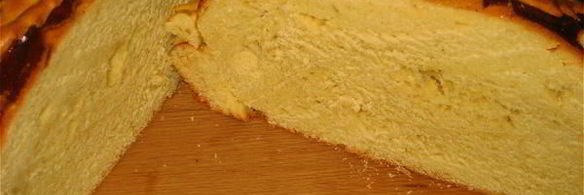 каравай круглый сладкий дрожжевой хлеб