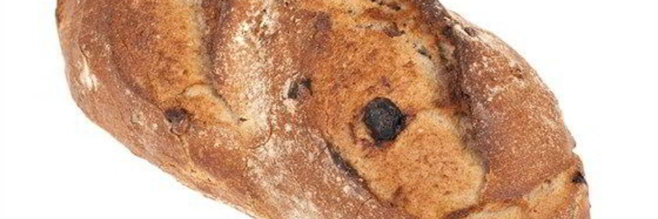 Хлеб с изюмом, лесными орехами и шалотом