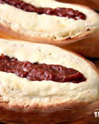 Хлеб с сыром и гуавой