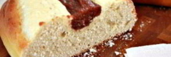 хлеб с сыром и гуавой