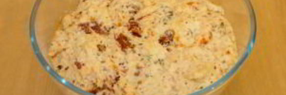 хлеб с вялеными помидорами, сыром и тимьяном