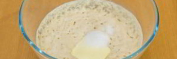 хлеб с вялеными помидорами, сыром и тимьяном