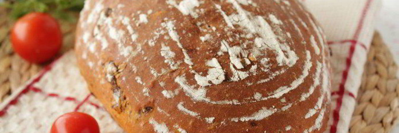 Хлеб с вялеными помидорами