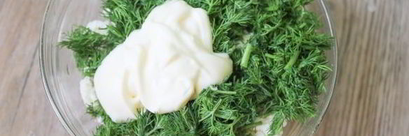 хлебцы с красной икрой и укропно-творожным муссом