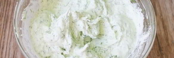 хлебцы с красной икрой и укропно-творожным муссом