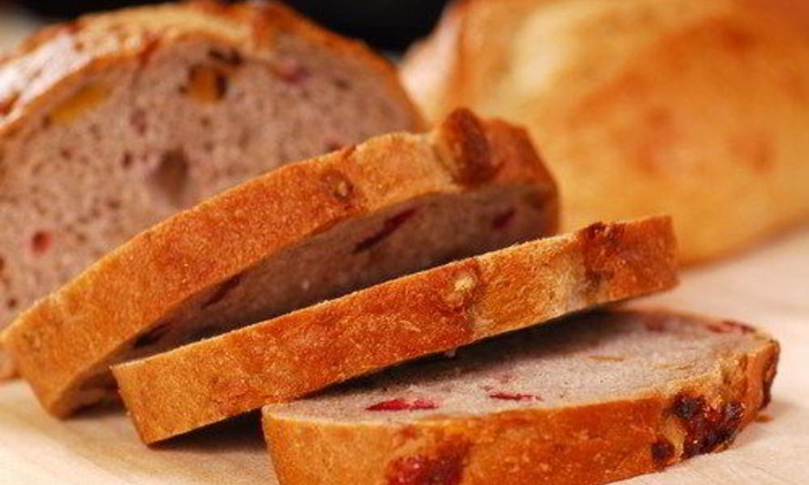 Рецепт клубничного хлеба с орехами