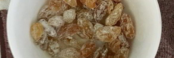 цельнозерновой содовый хлеб с тмином, изюмом и овсяными хлопьями