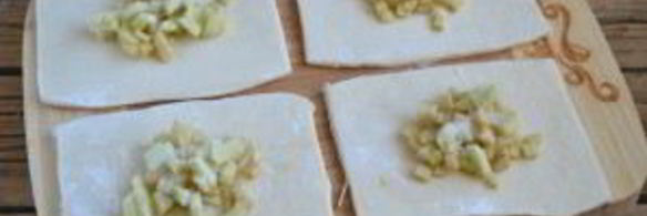 конвертики из слоеного теста с начинкой