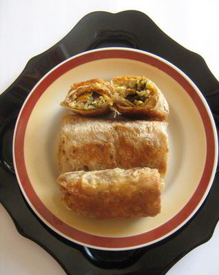 Горячая закуска из лаваша с курицей и баклажанами