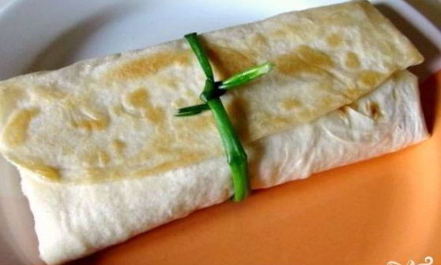 Рецепт лаваша с колбасой и помидорами