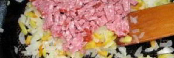 лаваш с колбасой и помидорами