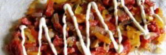 лаваш с колбасой и помидорами